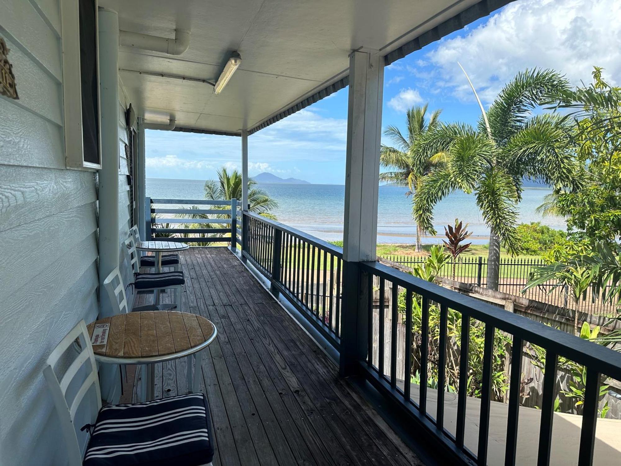 Beachfront 3* Cardwell
